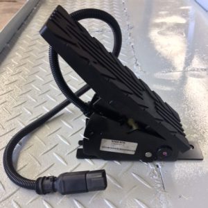 Pedal acelerador Carregadeira Série F, novo importado- CÓDIGO 15190098